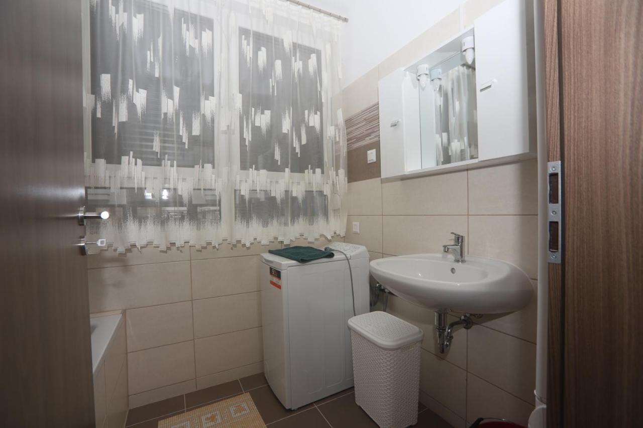 Adam Guesthouse I. Кечкемет Экстерьер фото