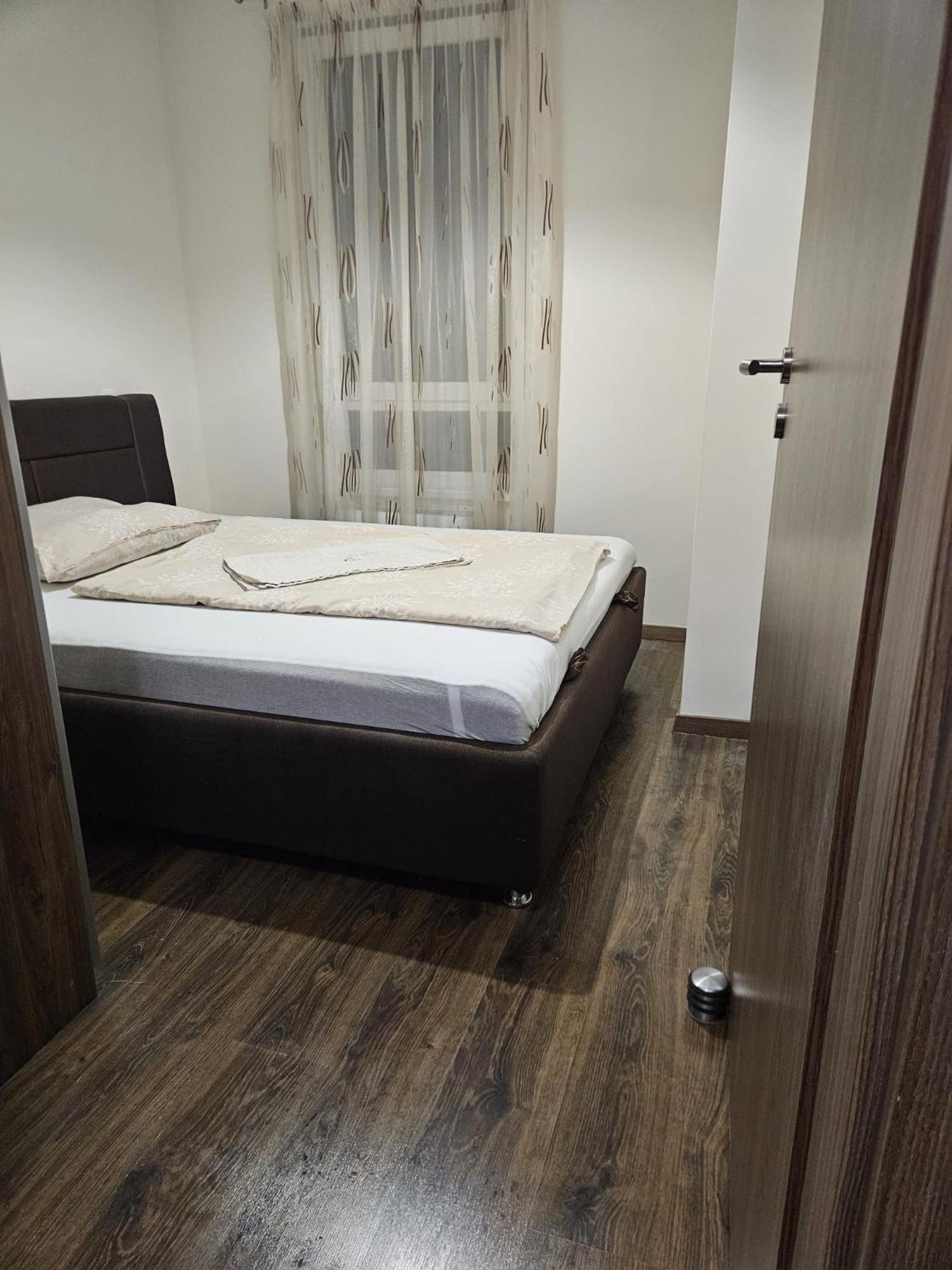 Adam Guesthouse I. Кечкемет Экстерьер фото